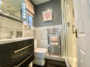 En-Suite- click for photo gallery